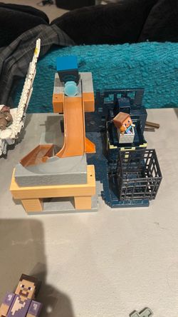 Minecraft Mini Mode Rise of the Warden Playset, 2 Minis, Steve & Warden Figures