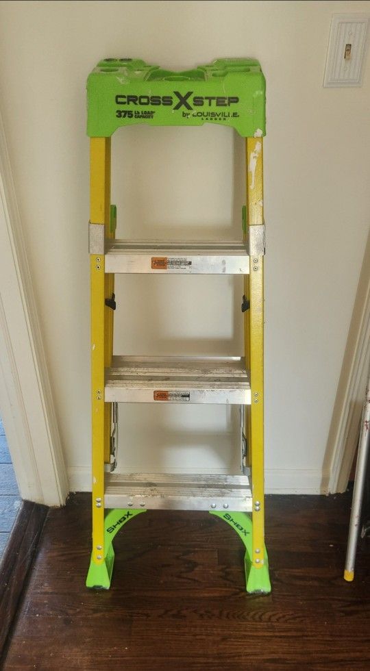 4ft Fiberglass Ladder