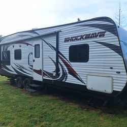 Shockwave Toyhauler 30'