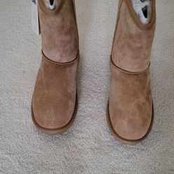 Brand New Lamo Lady's 9" Boot Chestnut (Size 7)