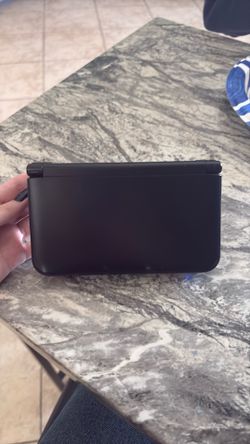 Nintendo 3ds XL (Charger included)
