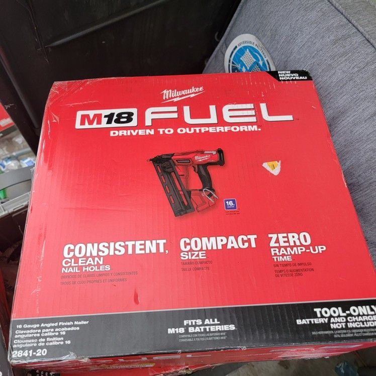 Milwaukee M18 FUEL Brushless 16-Gauge 2-1/2 In. Angled  Milwaukee Fuel Finish Gun 16ga TOOL ONLY 