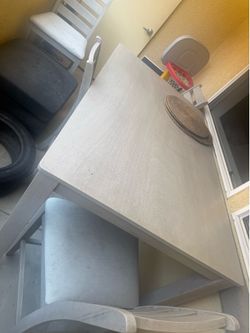 5pc Counter Dining Set: Counter Table & 4 Stools