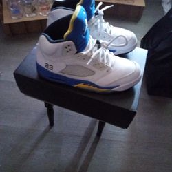 Jordan Retro 5 Laney 9.5