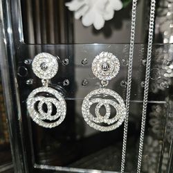 Set of earrings
