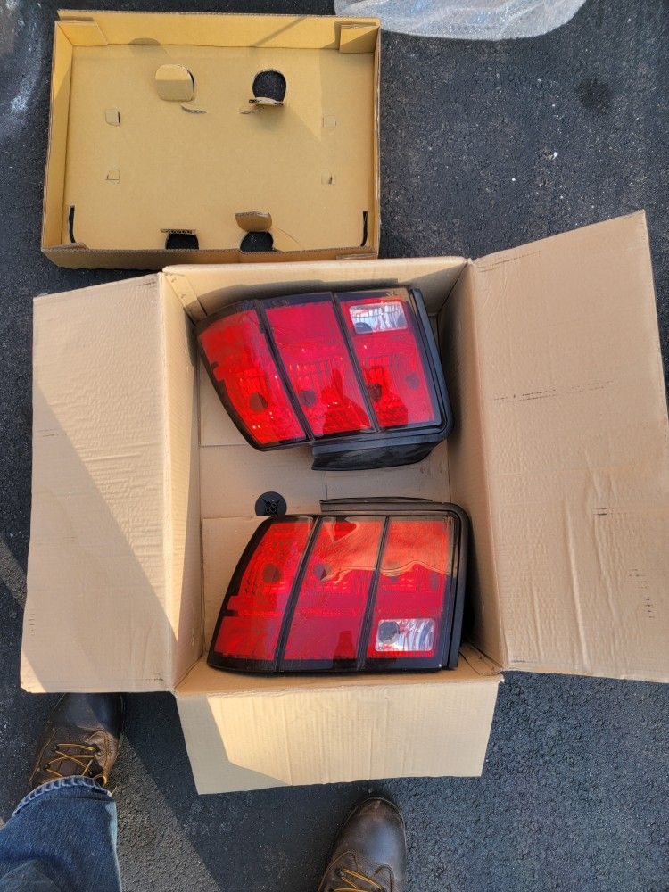 Original 2003 Mustang GT Tail Lights. Perfect Condition
