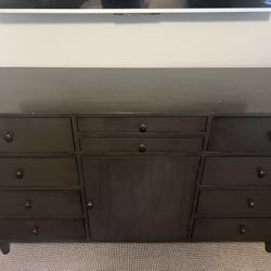 Great Looking 10 Drawer and 1 Cabinet Dresser