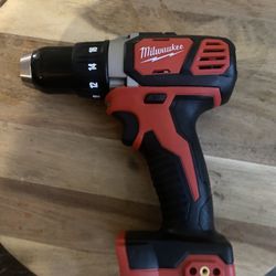 Milwaukee Drill New/nuevo