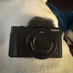 SONY ZV-1 DIGITAL CAMERA FOR CONTENT CREATORS & PHOTOGRAPHERS 