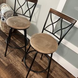 set of 2 bar stools 