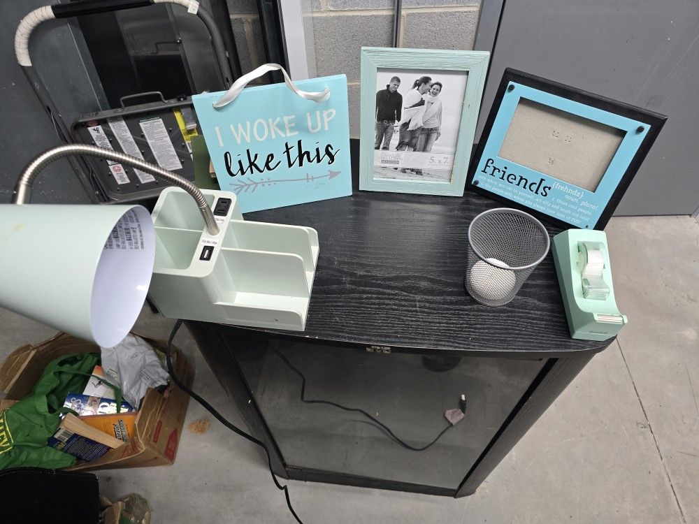 Dorm Desk Set