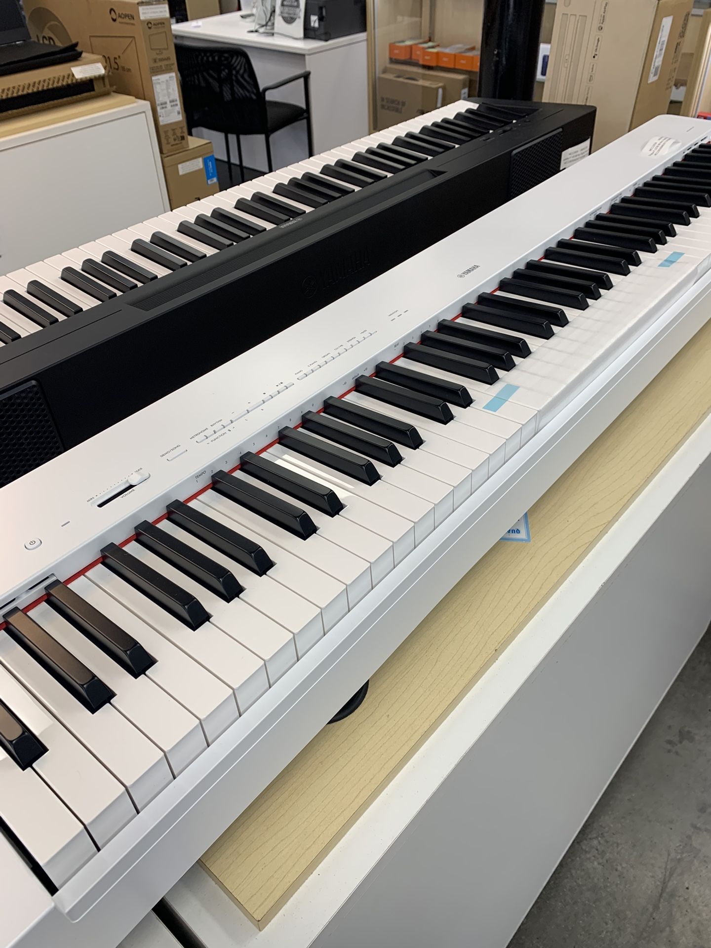 Yamaha P-225 White 