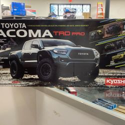 KYOSHO 2021 Toyota Tacoma TRD Pro Lunar Rock 1:10