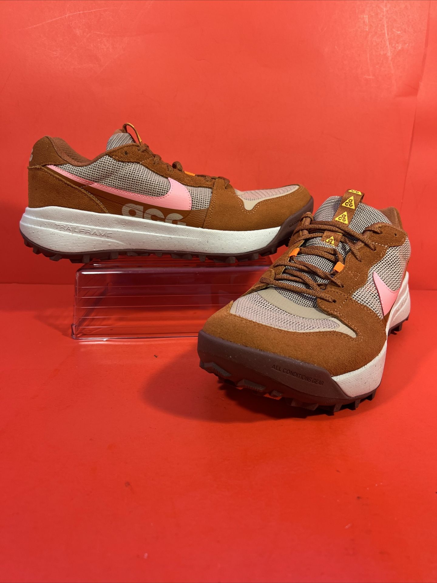 Size 10, 12 Nike ACG Lowcate Low Dark Russet Coral