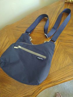 Baggallini  Purse/ like new/ shoulder
