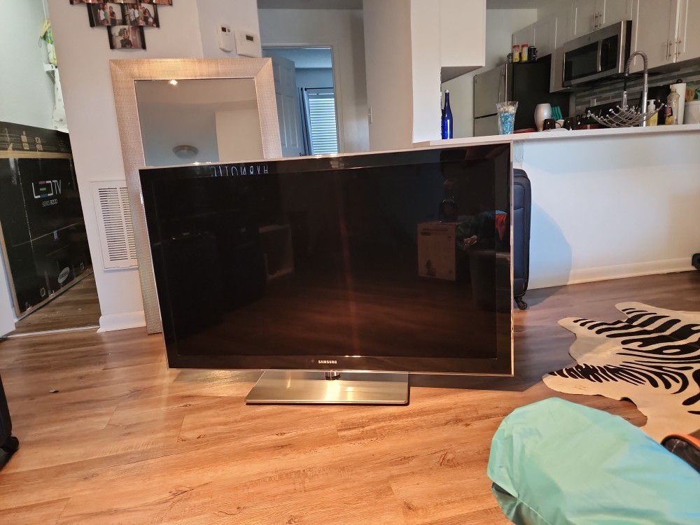 SAMSUNG 55 INCH LCD 2010 MODEL GREAT SHAPE!!!