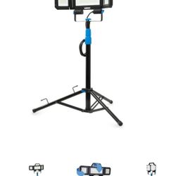 HART Luz de Trabajo LED Multidireccional Ajustable de 7000 Lúmenes con Trípode