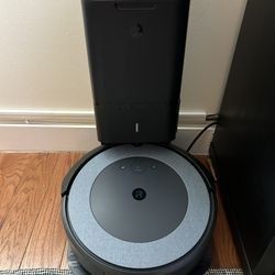 iRobot Roomba i4+ EVO (4550) Self-Emptying Robot Vacuum 