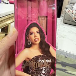 8 Dollars New Each Set Yeri Mua