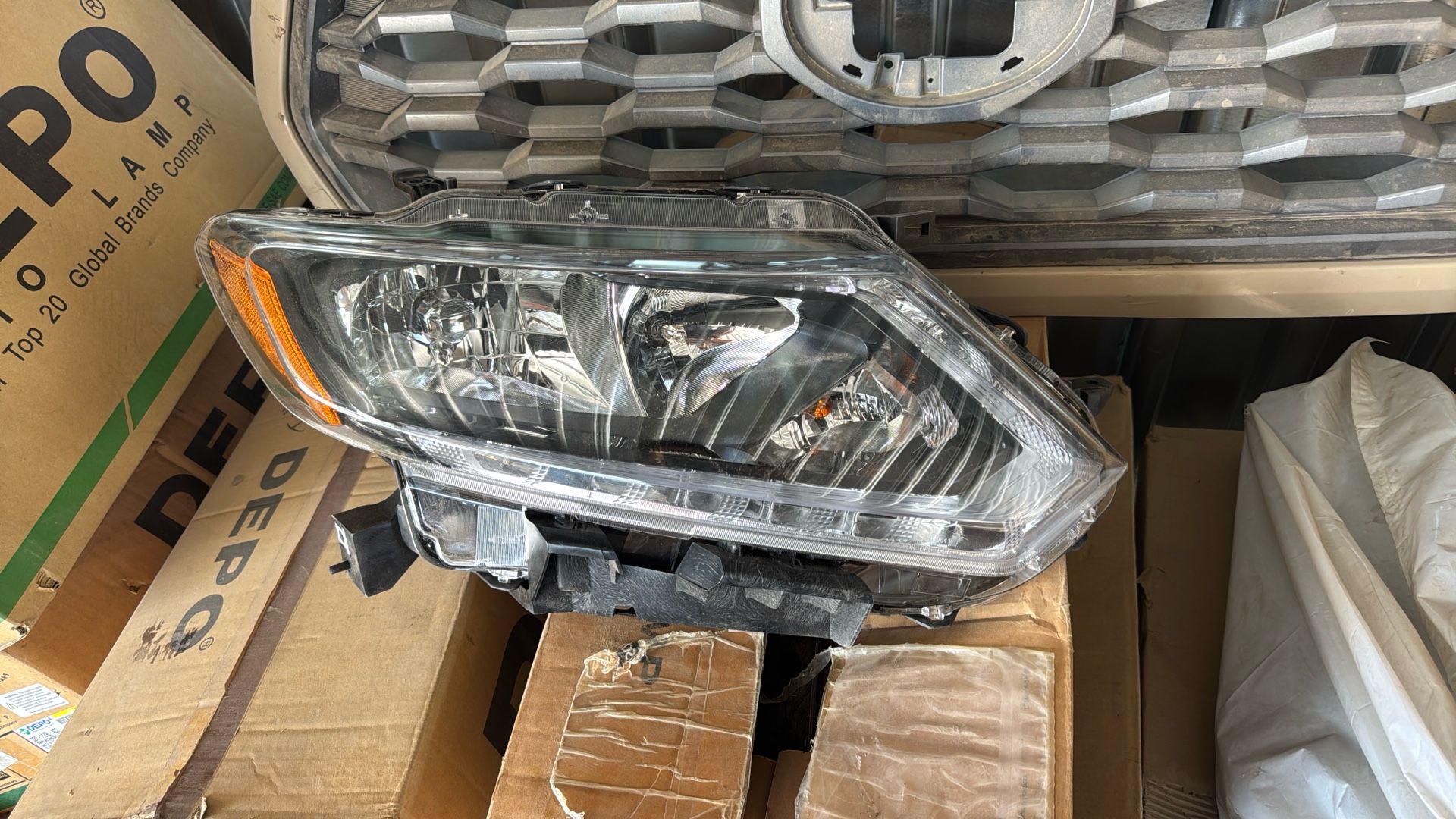 HEAD LAMP 15-16 PASSENGER SIDE HALOGEN MURANO