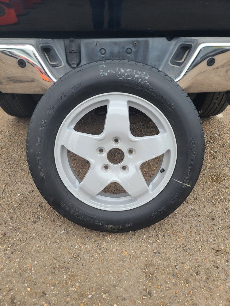 Vendo Llanta extra de jeep grand cherokee del 2011 hasta la 2022 R18 original es la extra esta nueva
