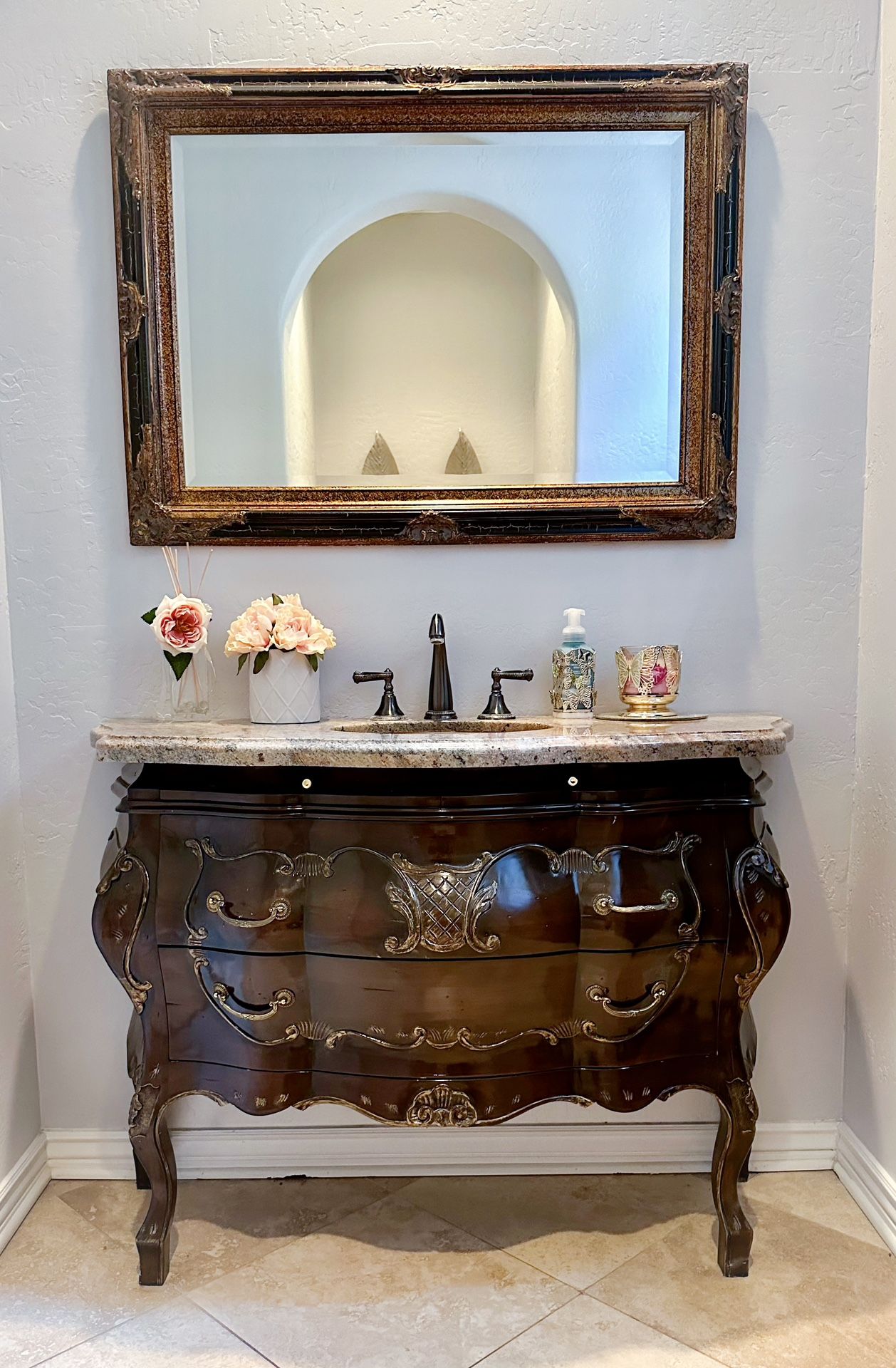Luxury Victorian Vanity with Sink – Vintage Elegance for Your Bathroom