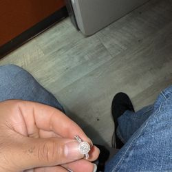 14K Brilliant Circle Diamond Engagement Ring .