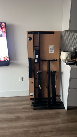 Herman Miller - Fully Standing Desk
