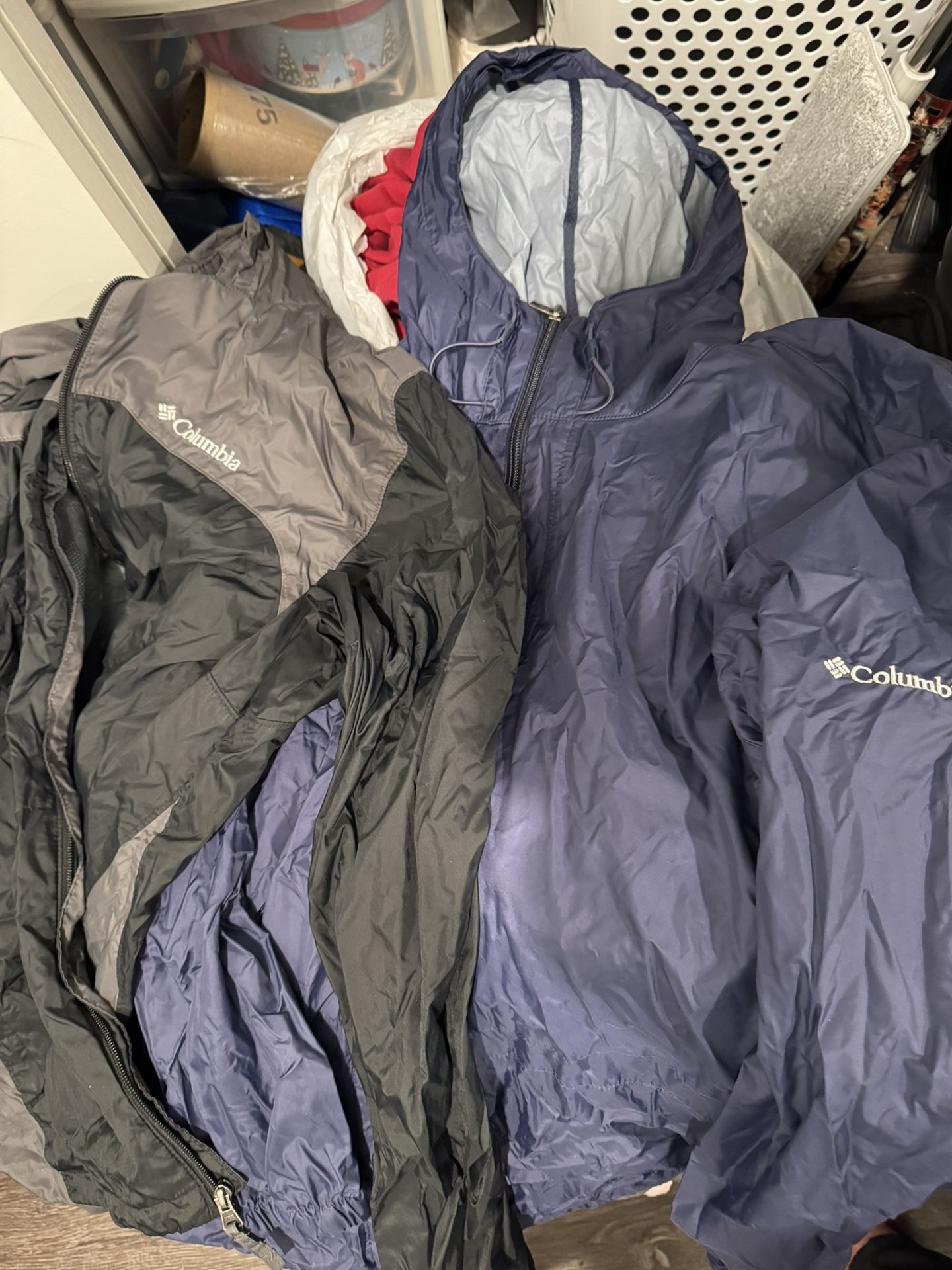 8 big bags of men's clothing, 30 jeans, sweatshirts, hoodies, etc., size M, XL, 2XL