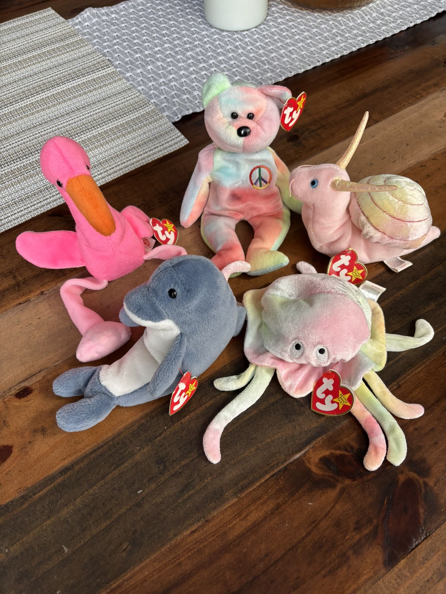 Beanie Babies: Peace, Pinky, Swirly, Goochy And Echo
