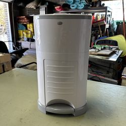 Dekor Classic Hands-Free Diaper Pail | White | Easiest to Use | Just Step – Drop – Done | Doesn’t Absorb Odors | 20 Second Bag Change | Most Economica