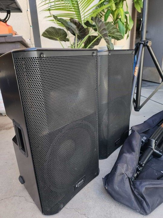 Qsc K12 Speakers And Stands
