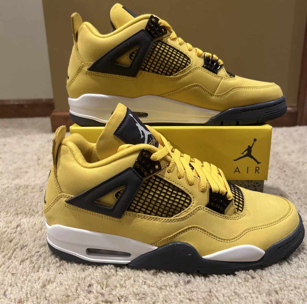 DS JORDAN 4 LIGHTNING SIZE 10 & 11.5 AVAILABLE BRAND NEW