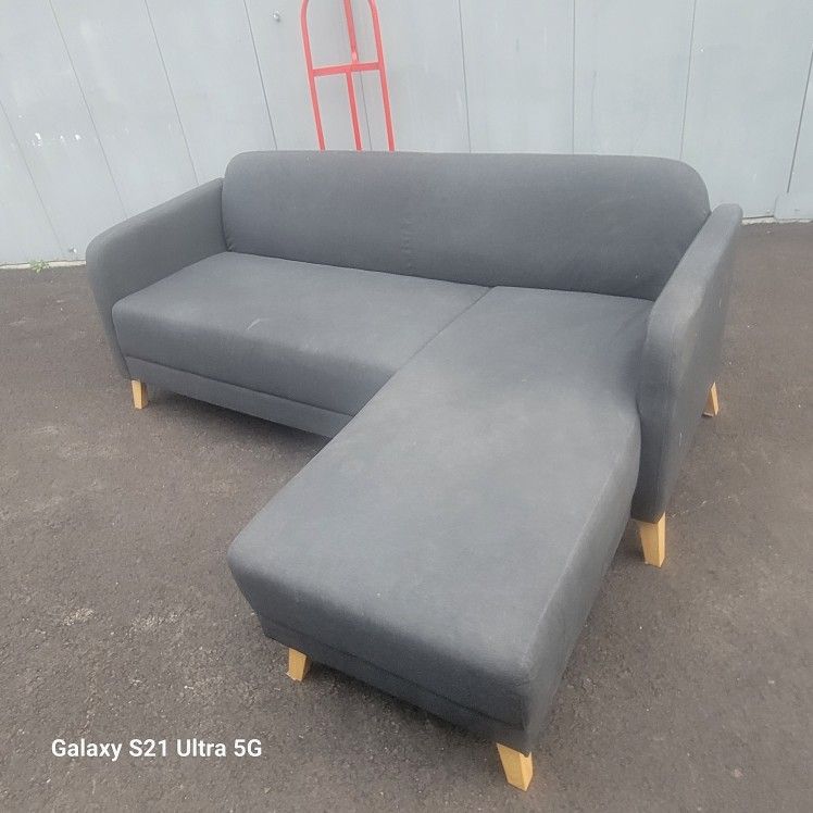 🛋️ Lightly Used Small Sectional Couch – $250 (Like New) + Delivery Available