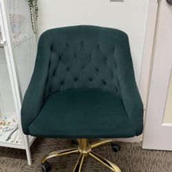 Furniture for nail designers / Selling 2 tables / Selling 2 green velvet chairs / Selling 1 white leather chair