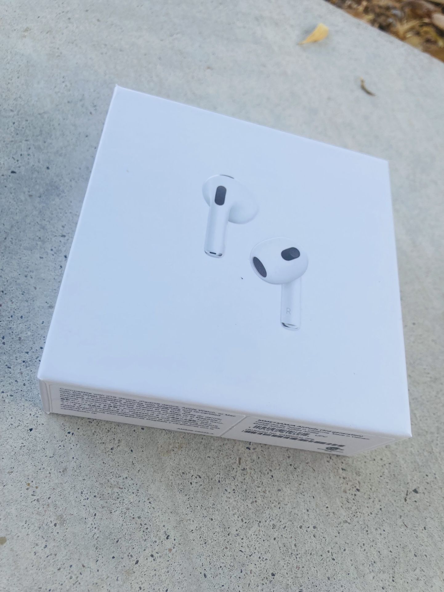 APPLE AIRPODS 3RD GENERATION NEW SEALED BOX !!