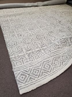 8x10 area rug new 300.00