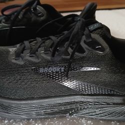 Women's Brooks Running Shoe $20 OBO Now Only $10