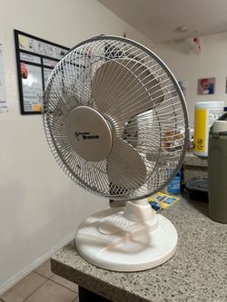 Small electric fan
