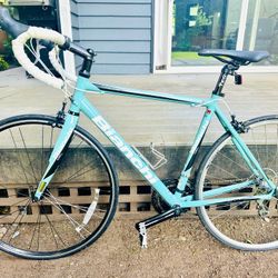 Bianchi Via Nirone 7 – 55cm Women’s Road Bike – Super Lightweight & Fas