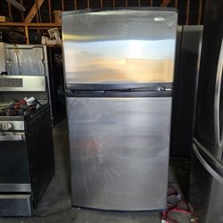 Refrigerator 