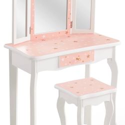 little girls vanity New in the box /cash only/ pick up