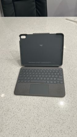 Logitech Folio Touch Keyboard Case - iPad 11” (Light Gray)