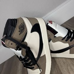 Jordan 1 Travis Scott