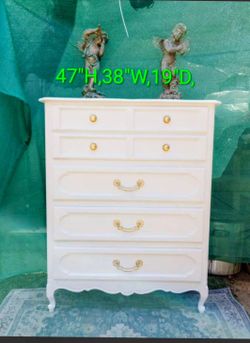 French provincial 5/drawer wood dresser