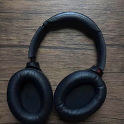 Sony WH-1000XM4 Noise Cancelling Headphones – Great Sound, One Broken Hinge