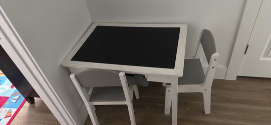 Kids table and chairs