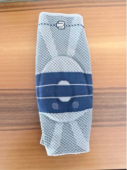 Bauerfeind GenuTrain  Knee Support  Size 3