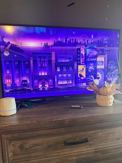 40 inch Hisense tv (Roku )