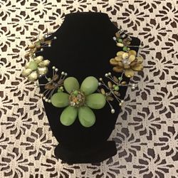 EUC Vintage Handmade Flowers Mixed Stone, Pearl, and Crystal Necklace .
